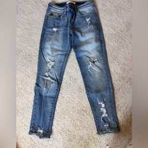 KanCan cropped, distressed jeans. Size 27